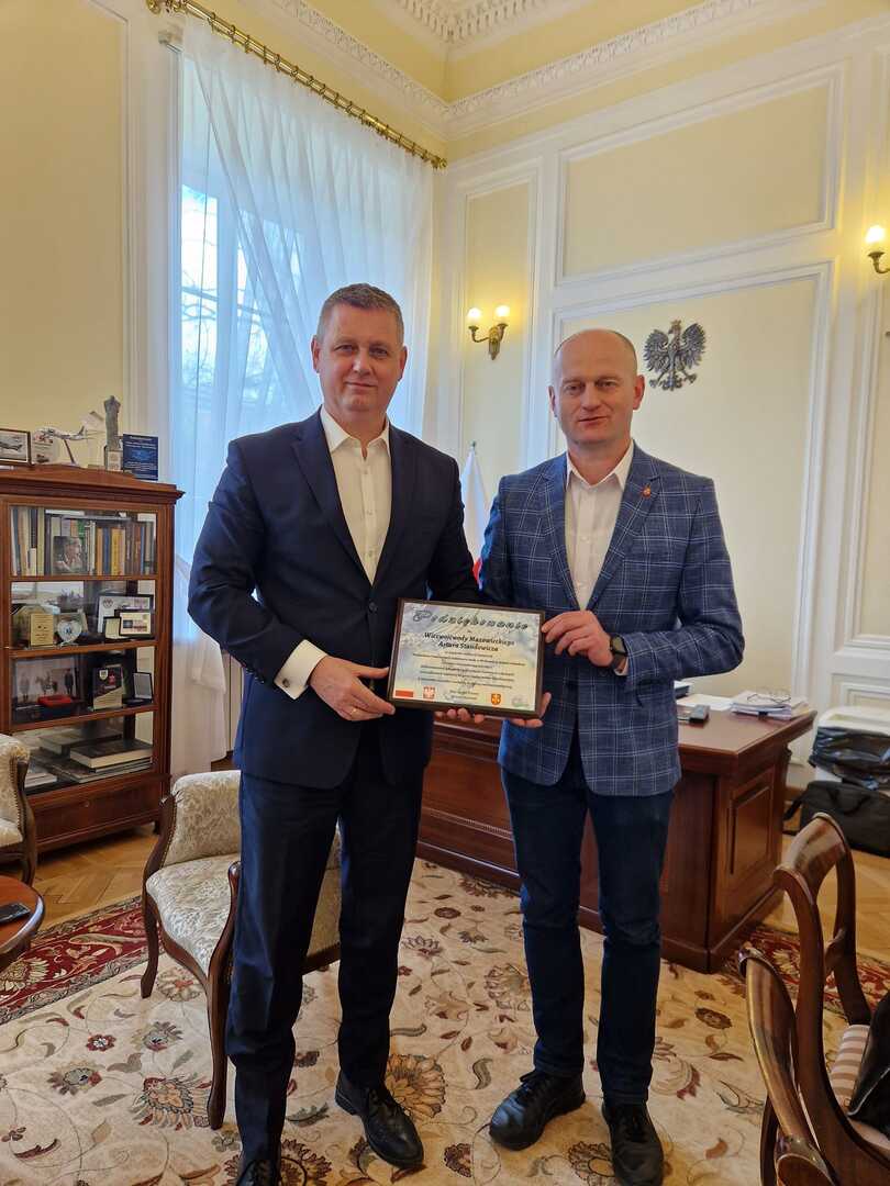 Wicewojewoda Mazowiecki Artur Standowicz i Wójt Gminy Pniewy Ireneusz Szymczak