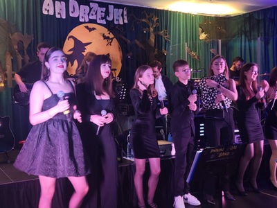 Taneczne Andrzejki w Jeziorze.