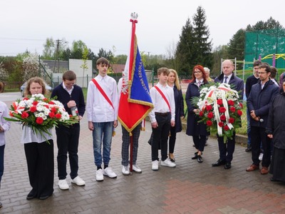 Dzień Pamięci Ofiar Zbrodni Katyńskiej w Jeziorze