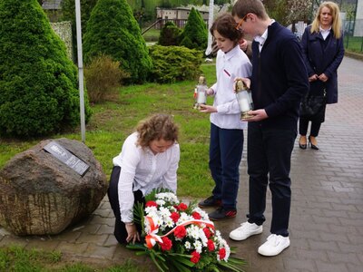 Dzień Pamięci Ofiar Zbrodni Katyńskiej w Jeziorze