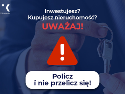 Plakat reklamowy akcji: Policz i nie przelicz się! Od góry znajdują się napisy: Inwestujesz? Kupujesz nieruchomości? Uważaj! Pośrodku znajduje się czerwony trójkąt z białym wykrzyknikiem.