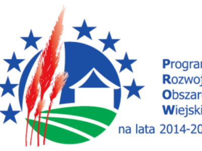 Logo Programu Rozwoju Obszarów Wiejskich. W okręgu umieszczony prosty kształt domu na niebieskim tle, poniżej w zielonym kolorze pola uprawne, a po lewej czerwone kłosy przecinające koło. Dookoła koła rozmieszczone osiem niebieskich gwizad.