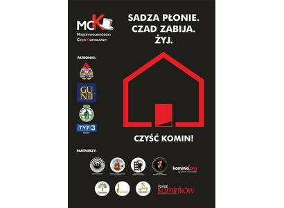Plakat kampanii społecznej: u góry na czarnym tle hasło "Sadza płonie, czad zabija" poniżej czerwony kontur domu, po lewej stronie i pod spodem symbole patronów i partnerów akcji.