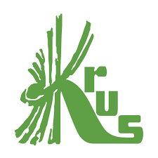 Logo KRUS. Zielony napis KRUS stylizowany na snopek słomy