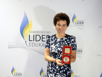 Barbara Galicz z medalem Samorządowca 30-lecia.