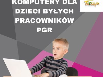 Dziecko wpatrujące się w komputer