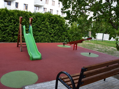 Wyremontowany plac zabaw