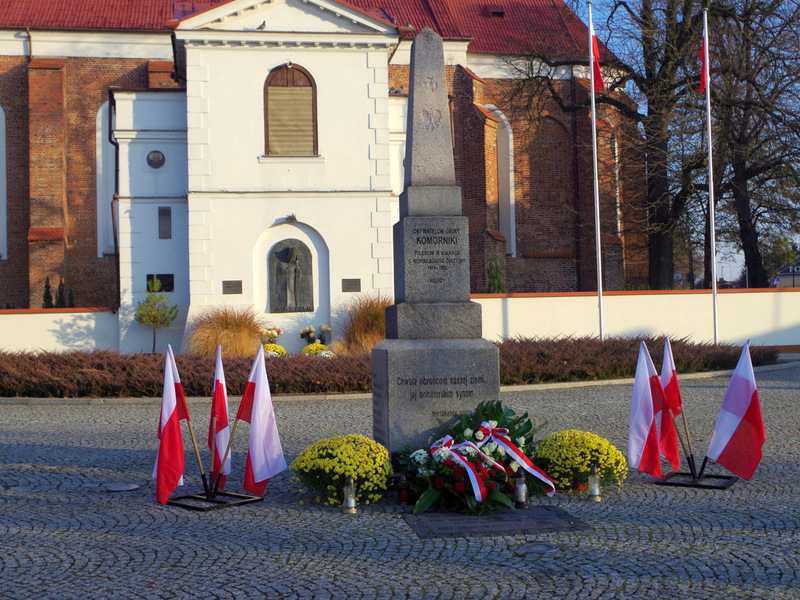 Pomnik, wieńce
