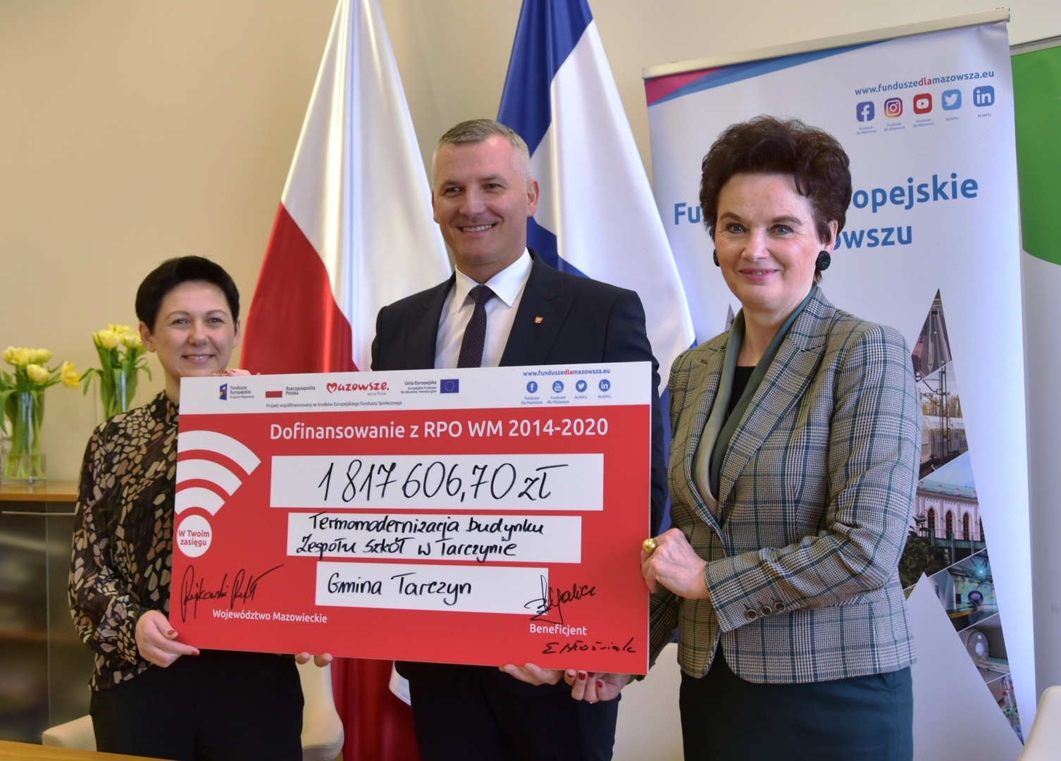 zdjęcie z podpisania umowy
