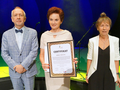 Zdjęcie z wręczenia tytułu Samorządowego Lidera Edukacji