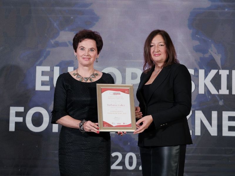Barbara Galicz Burmistrz Tarczyna odbiera nagrodę