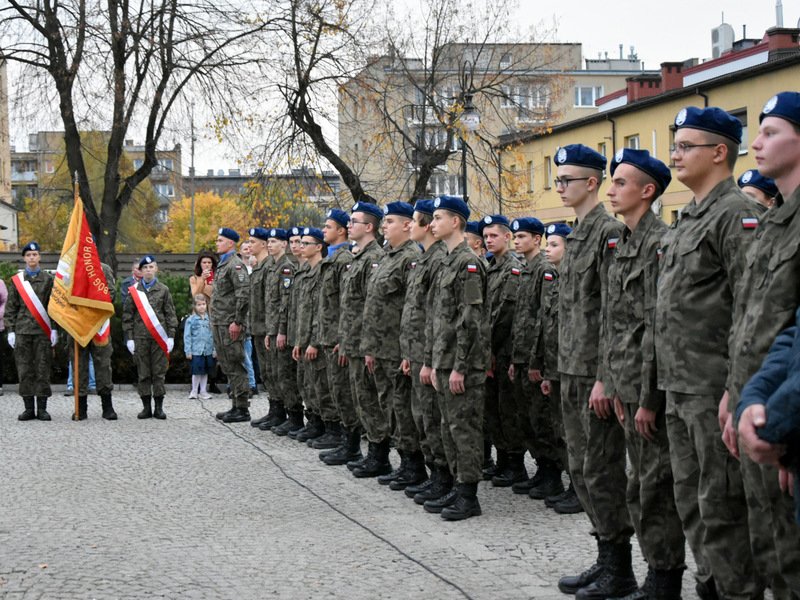 Zdjęcie przedstawiające uczniów klas o profilu przygotowania wojskowego