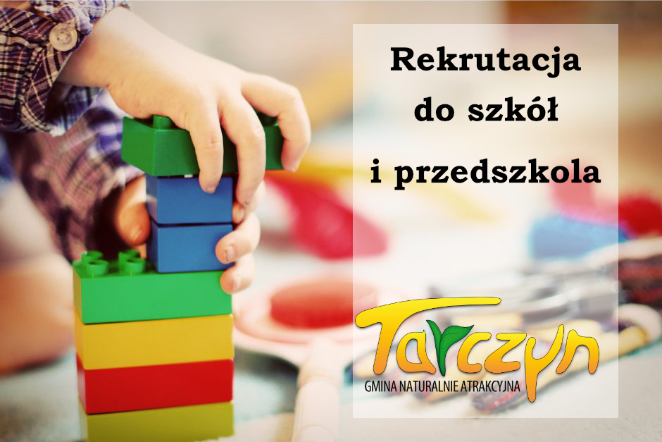 Baner przedstawiający rączki dziecka składającego klocki