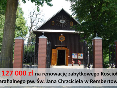 Zdjęcie przedstawia zabytkowy, drewniany kościół w Rembertowie