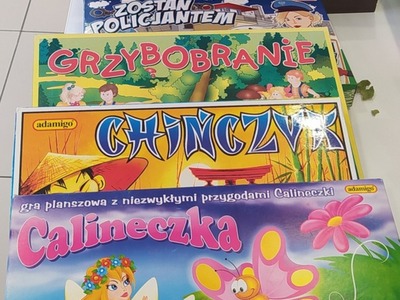 Gry rozłożone na stoliku