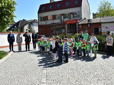 Młodzi Europejczycy na tarczyńskim rynku 