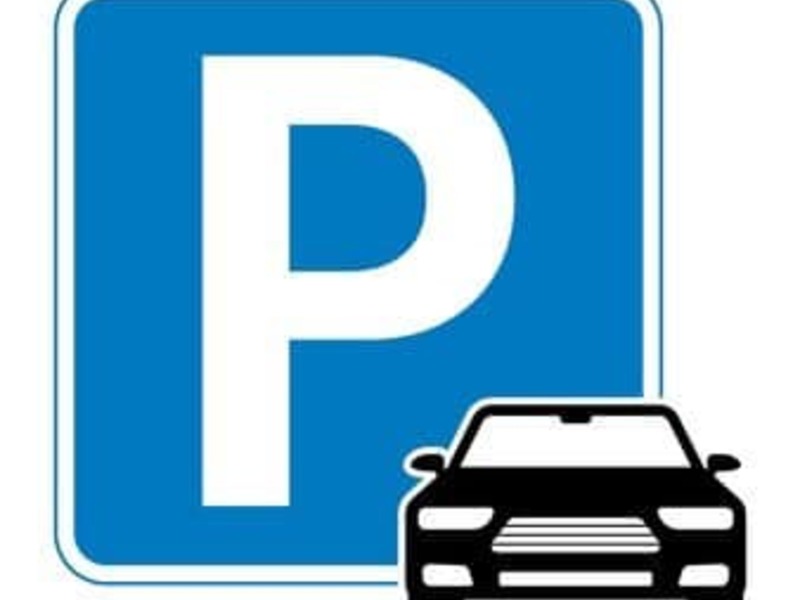 Baner zawiera znak parking