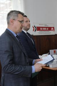 Uroczyste przekazanie zakupionego sprzętu dla OSP w obecności przedstawiciela UMWM Pana Konrada Wojnarowskiego - Radnego Sejmiku Województwa Mazowieckiego