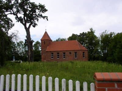 Kościół w Boleszewie, 09.09.2006, źródło: UG Sławno