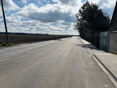 Droga w kierunku cmentarza we Wrześnicy