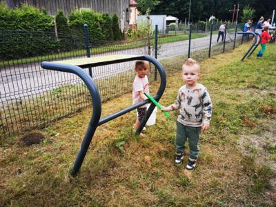 Zdjęcie ilustrujące prace porządkowe w Pomiłowie