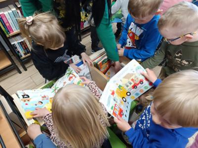Przeszkole Gminne w Bobrowicach: Z Wizytą w Świecie Książek!