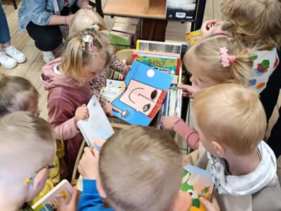 Przeszkole Gminne w Bobrowicach: Z Wizytą w Świecie Książek!