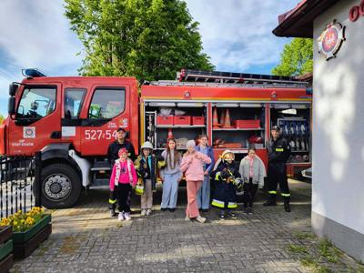 Placówka wsparcia dziennego poznaje tajniki pracy strażaka