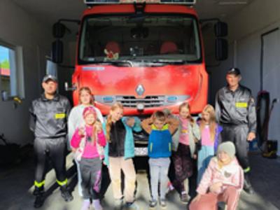 Placówka wsparcia dziennego poznaje tajniki pracy strażaka