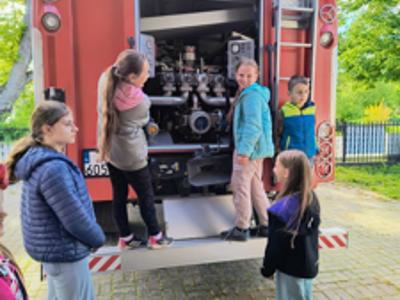 Placówka wsparcia dziennego poznaje tajniki pracy strażaka