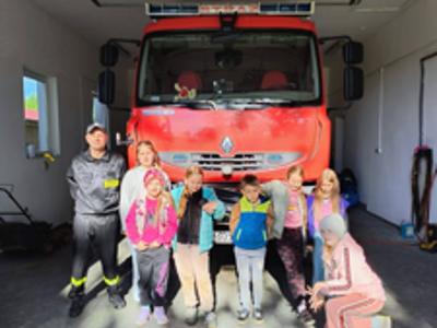 Placówka wsparcia dziennego poznaje tajniki pracy strażaka
