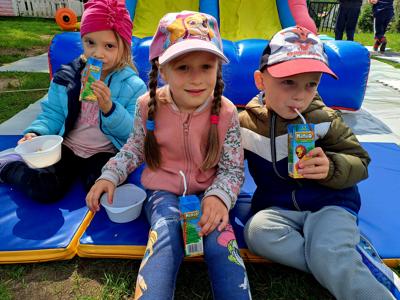 Kolorowy Dzień Dziecka w Przedszkolu Gminnym w Gwiazdowie filia w Sławsku