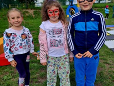Kolorowy Dzień Dziecka w Przedszkolu Gminnym w Gwiazdowie filia w Sławsku