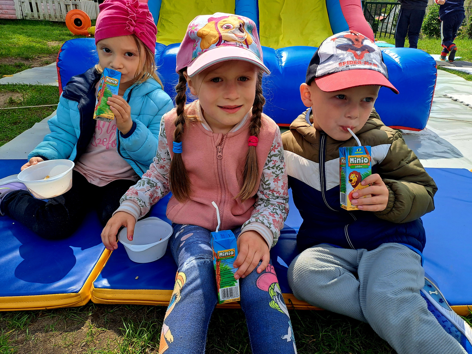 Kolorowy Dzień Dziecka w Przedszkolu Gminnym w Gwiazdowie filia w Sławsku