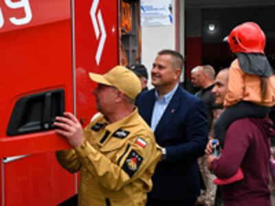 Wielkie powitanie nowego wozu strażackiego w Sławsku!