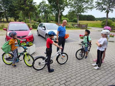Rowerowy rajd dzieci z Radosławia – zdrowie, ruch i radość!