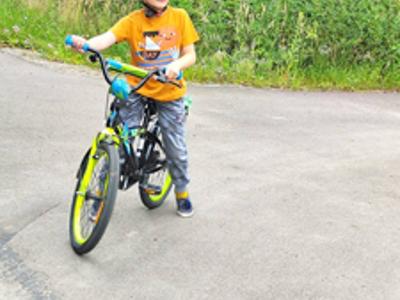 Rowerowy rajd dzieci z Radosławia – zdrowie, ruch i radość!