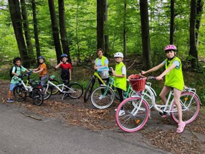 Rowerowy rajd dzieci z Radosławia – zdrowie, ruch i radość!