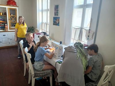 Koloniści w pracowni szycia – kreatywna lekcja upcyklingu