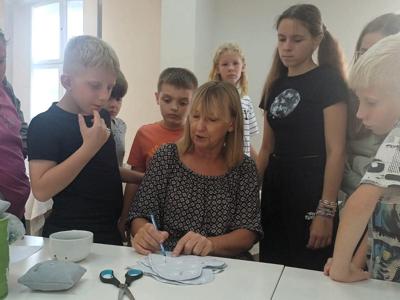 Koloniści w pracowni szycia – kreatywna lekcja upcyklingu