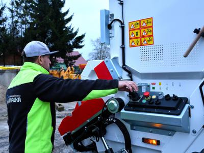 Dzięki wsparciu WFOŚiGW w Szczecinie "Komunalka" zyskała nowy pojazd!