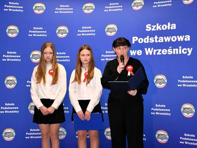 Szkoła Podstawowa we Wrześnicy. Spektakl upamiętniający odzyskanie przez Polskę Niepodległości