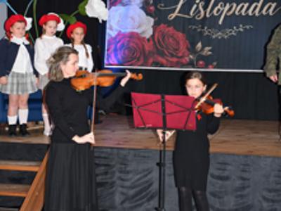 Szkoła Podstawowa we Wrześnicy. Spektakl upamiętniający odzyskanie przez Polskę Niepodległości