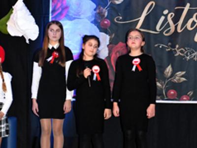 Szkoła Podstawowa we Wrześnicy. Spektakl upamiętniający odzyskanie przez Polskę Niepodległości