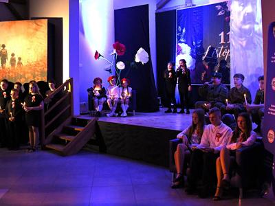 Szkoła Podstawowa we Wrześnicy. Spektakl upamiętniający odzyskanie przez Polskę Niepodległości