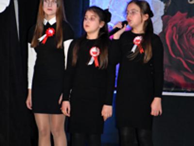 Szkoła Podstawowa we Wrześnicy. Spektakl upamiętniający odzyskanie przez Polskę Niepodległości