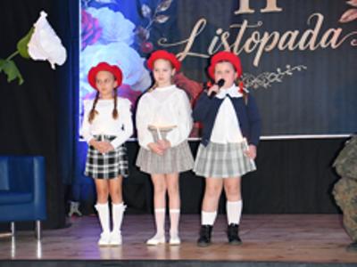 Szkoła Podstawowa we Wrześnicy. Spektakl upamiętniający odzyskanie przez Polskę Niepodległości