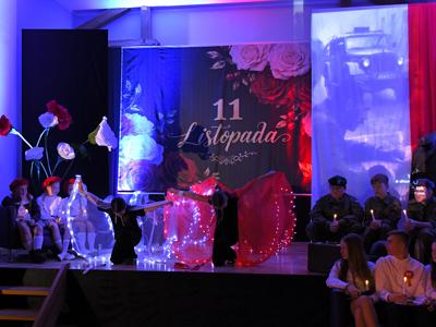 Szkoła Podstawowa we Wrześnicy. Spektakl upamiętniający odzyskanie przez Polskę Niepodległości