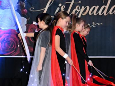 Szkoła Podstawowa we Wrześnicy. Spektakl upamiętniający odzyskanie przez Polskę Niepodległości