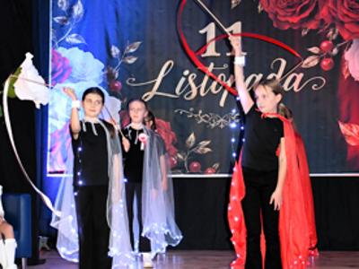 Szkoła Podstawowa we Wrześnicy. Spektakl upamiętniający odzyskanie przez Polskę Niepodległości